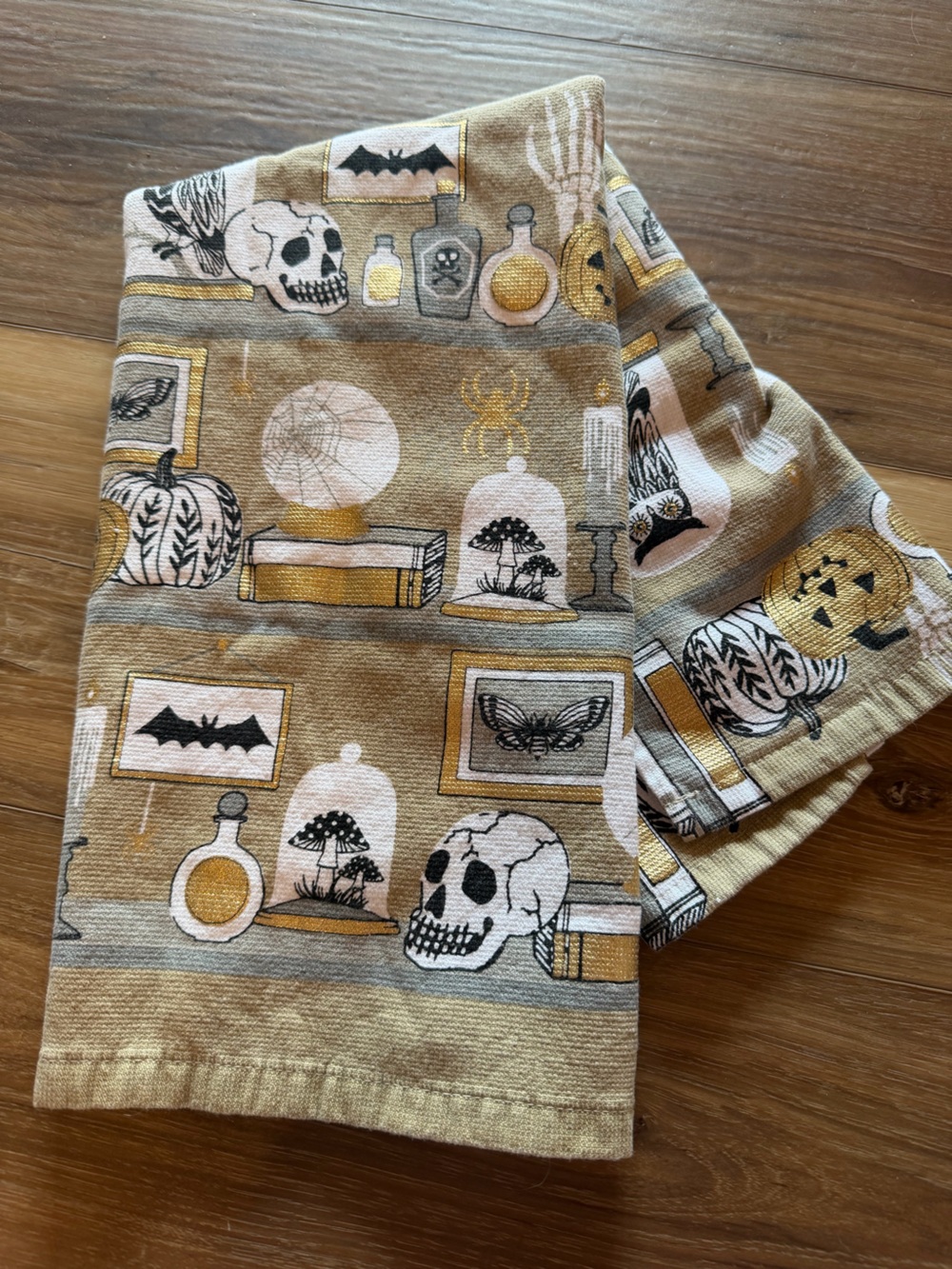 Metallic Decorative Halloween Kitchen Towel - Gold & Cream